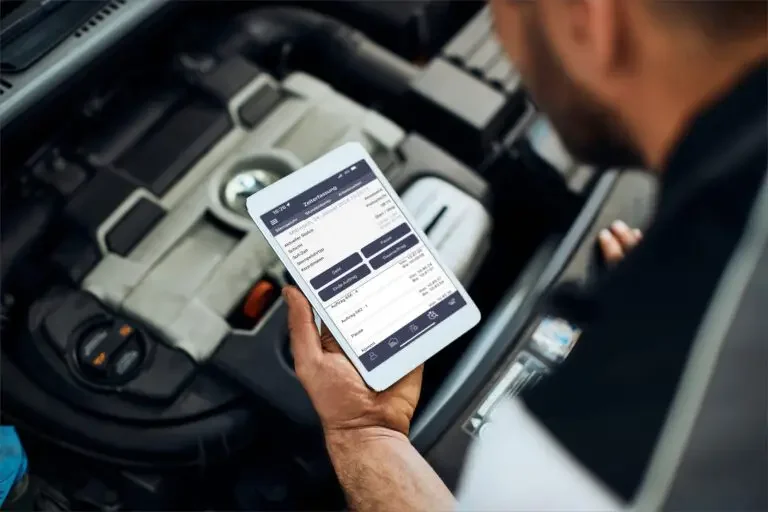Motor-Tablet-gruenes-Display-1-768x512.jpg.webp
